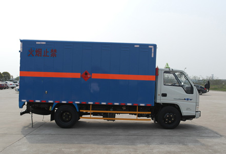JMT5040XRQXGA2易燃气体厢式运输车燃油公告扩展图片3