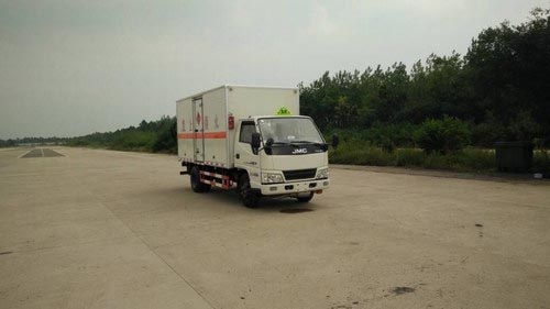 DLQ5042XRQJX易燃气体厢式运输车燃油公告图片2