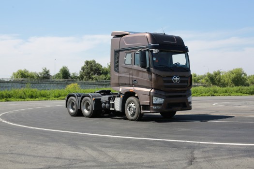 CA4250P77K25T1E5平头柴油半挂牵引汽车燃油公告图片2