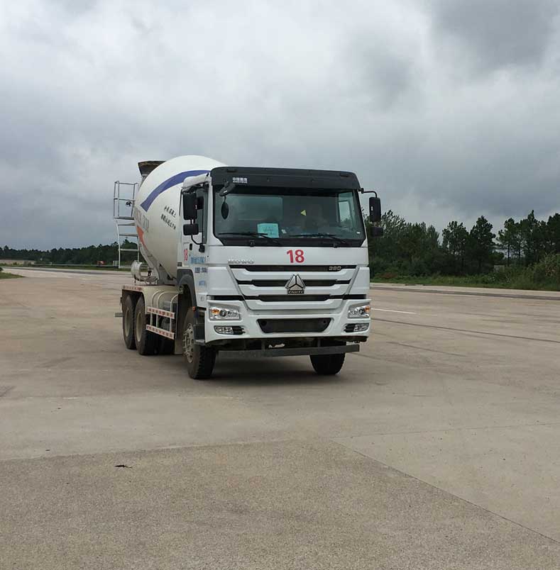 HDT5256GJB5混凝土搅拌运输车燃油公告图片2