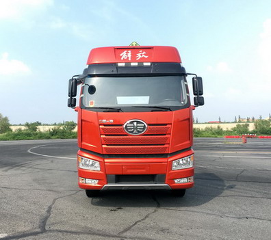 CA4250P66K24T1A1E5Z危险品运输半挂牵引车燃油公告图片1