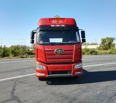 CA4250P66K24T1E5Z危险品运输半挂牵引车燃油公告图片1