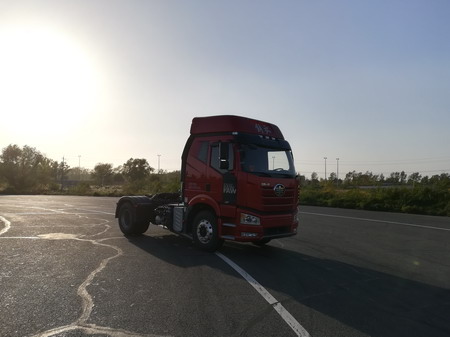 CA4180P66K24E5平头柴油半挂牵引汽车燃油公告图片2