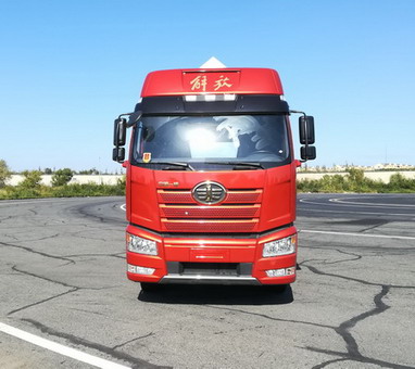 CA4250P66K24T1E5Z危险品运输半挂牵引车燃油公告图片1