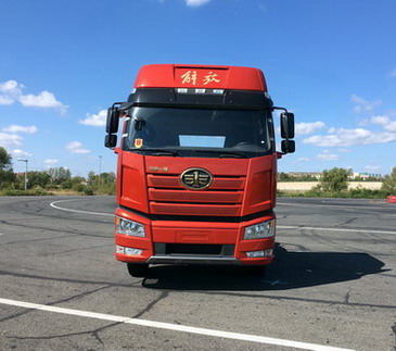 CA4250P66K25T1A1E5平头柴油半挂牵引汽车燃油公告图片1