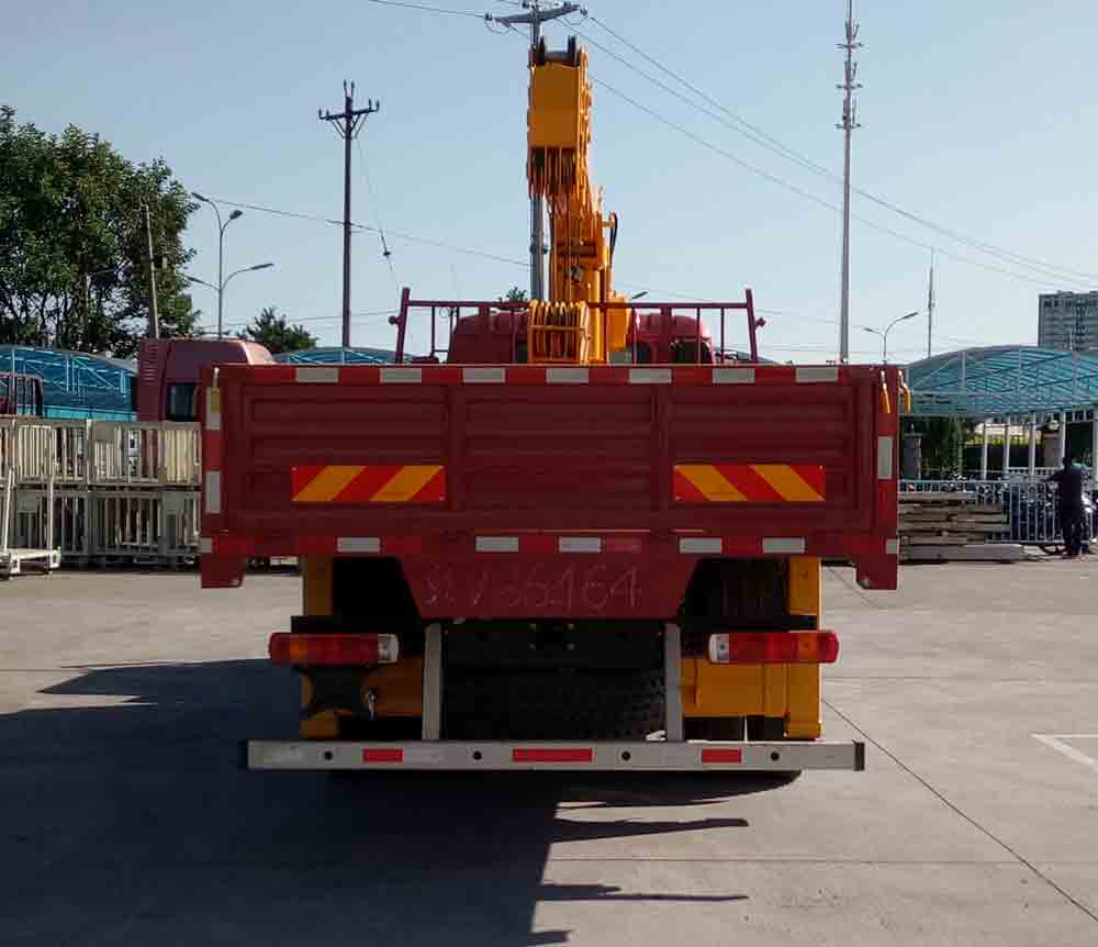BJ5163JSQ-AC随车起重运输车燃油公告扩展图片1