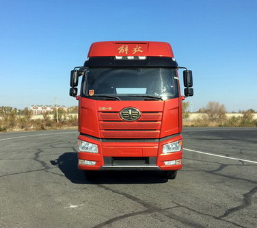 CA4250P66K24T2A1E5平头柴油半挂牵引汽车燃油公告图片1