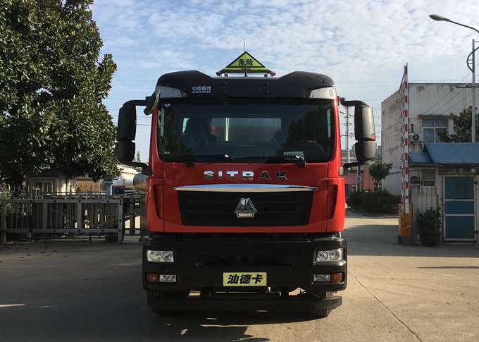 SLS5266GRYZ5易燃液体罐式运输车燃油公告图片1