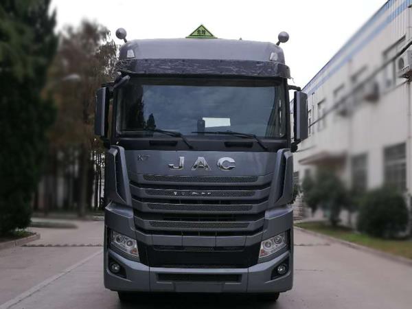 HFC4252P13K8E33S7QV危险品牵引车燃油公告图片1