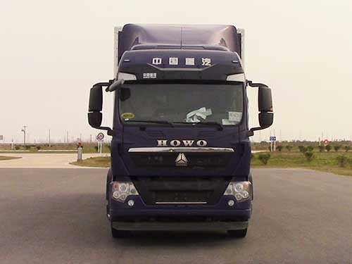ZZ5257XXYN56CGE1厢式运输车（牵引货车）燃油公告图片1