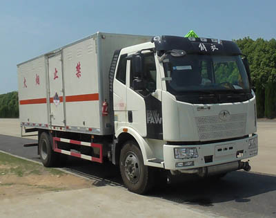 CLW5180XZWC5杂项危险物品厢式运输车燃油公告图片2