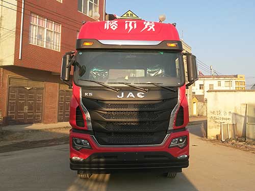 HFC4251P12K6E33S3V危险品牵引车燃油公告图片1