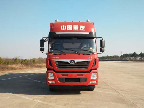 ZZ5318XYKKM0EK0翼开启厢式车燃油公告图片1
