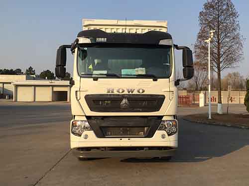 ZZ5257XYKM56CGE1翼开启厢式车燃油公告图片1