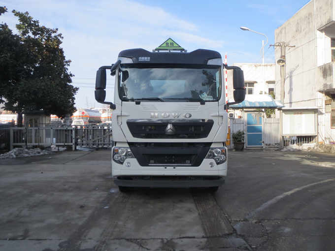 SLS5322GFWZ5腐蚀性物品罐式运输车燃油公告图片1