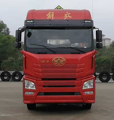 CA4250P26K2T1E5A81危险品运输半挂牵引车燃油公告图片1