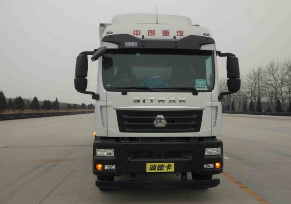 ZZ5256XXYN56CGE1厢式运输车燃油公告图片1