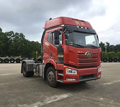 CA4180P66K24AE5平头柴油半挂牵引汽车燃油公告图片2