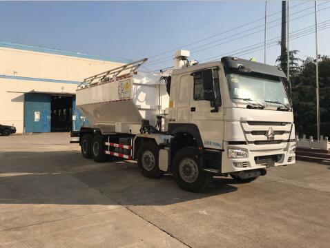 NJT5311THL现场混装粒状铵油炸药车燃油公告图片2