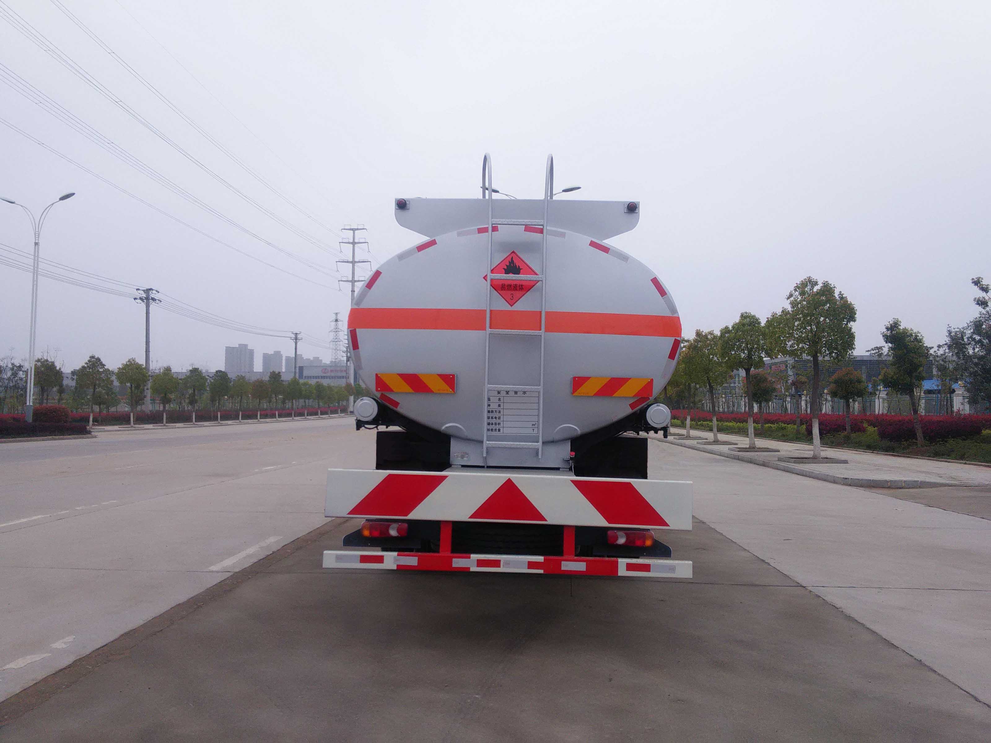 CLQ5251GYY5运油车燃油公告扩展图片1