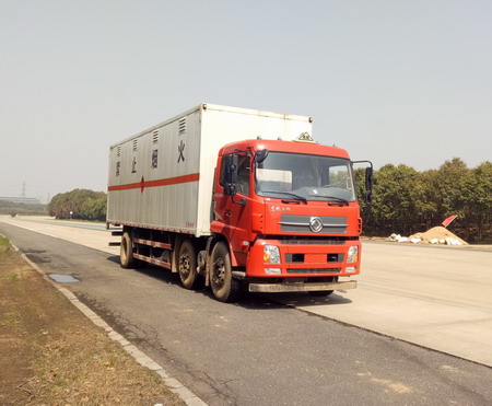 DFH5250XRQBXV易燃气体厢式运输车燃油公告图片2