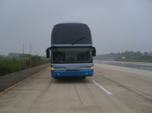 FJ6120WA2豪华卧铺客车燃油公告图片1