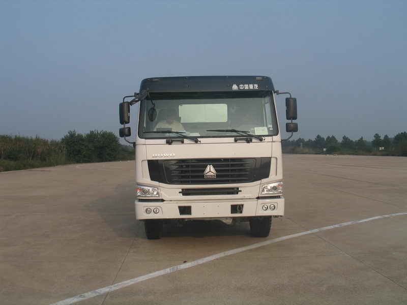 SDZ5257GJB40混凝土搅拌运输车燃油公告图片1