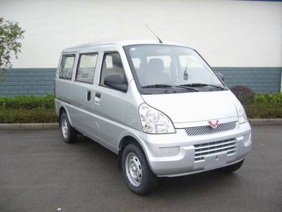 五菱4米5座客车(lzw6407bvfc)