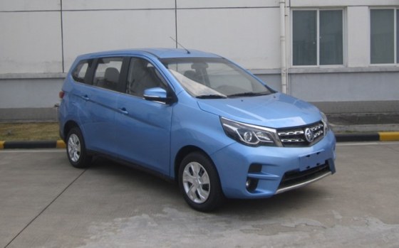 启辰牌4.5米7座多用途乘用车(dfl6450val52)