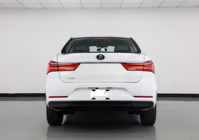 比亚迪牌byd7005beva4纯电动轿车