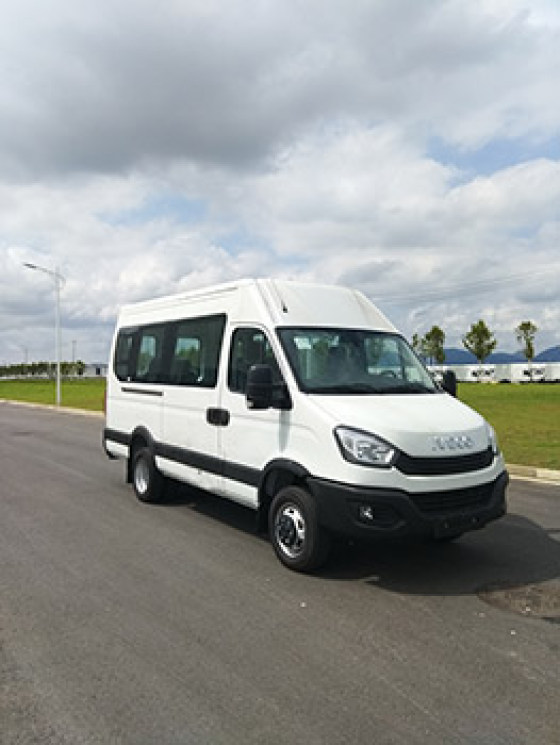 依维柯牌5.7米9座多用途乘用车(nj6575ecmy)