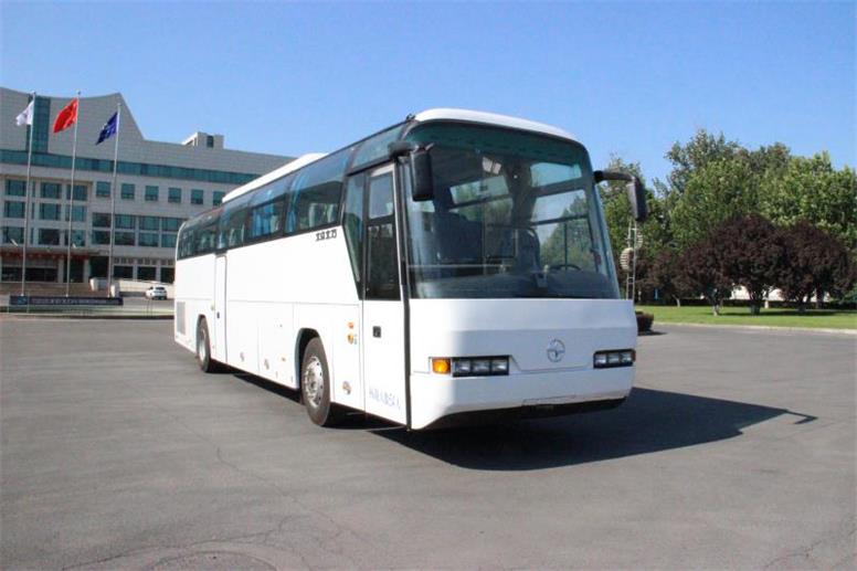 北方牌12米24-54座豪华旅游客车(BFC6120L1D6)