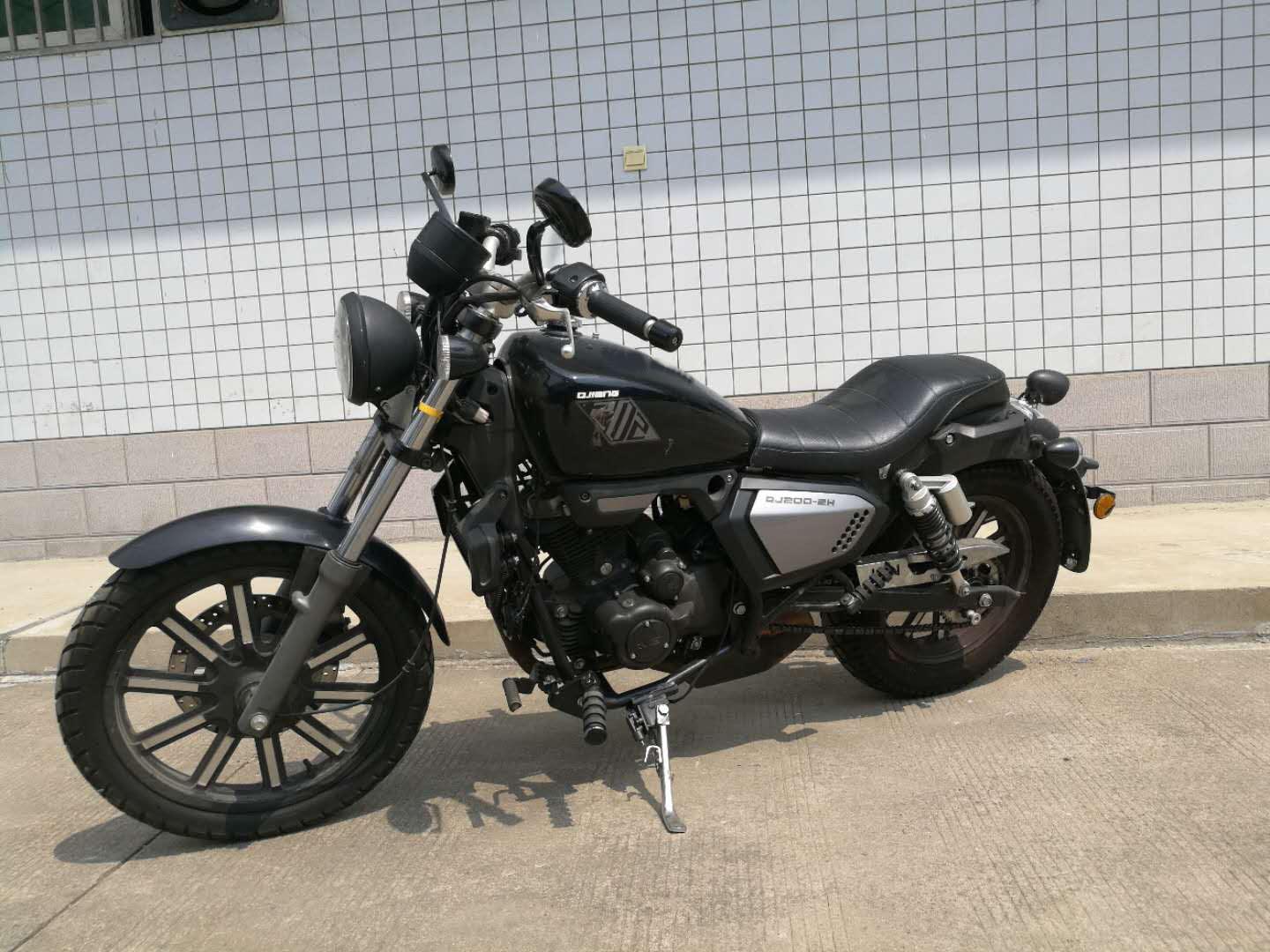 錢江牌qj2002h兩輪摩托車