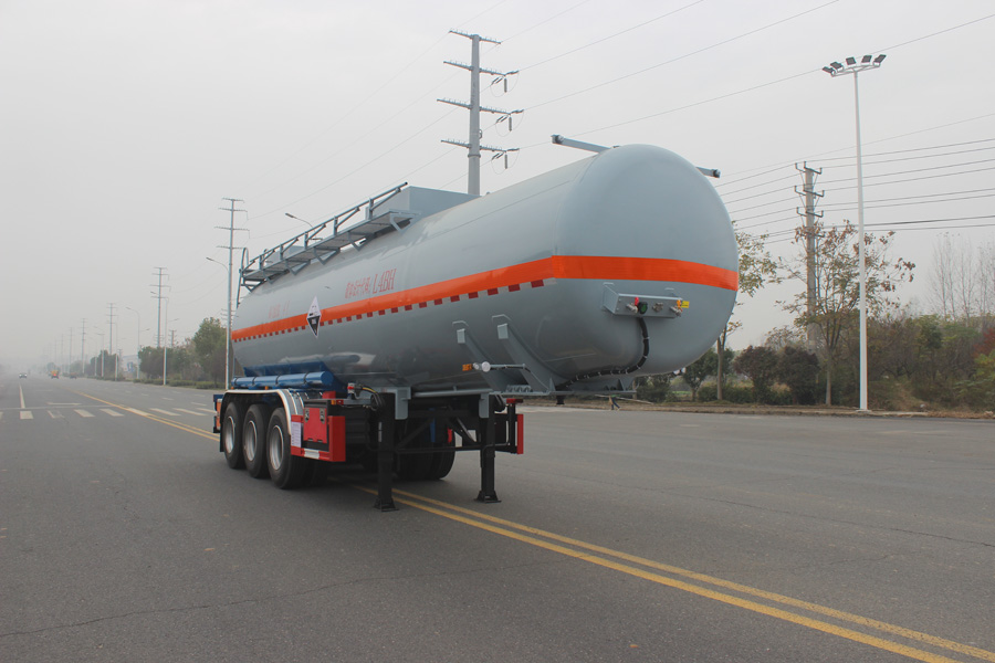 润知星牌10.6米31.4吨3轴腐蚀性物品罐式运输半挂车(SCS9406GFW)
