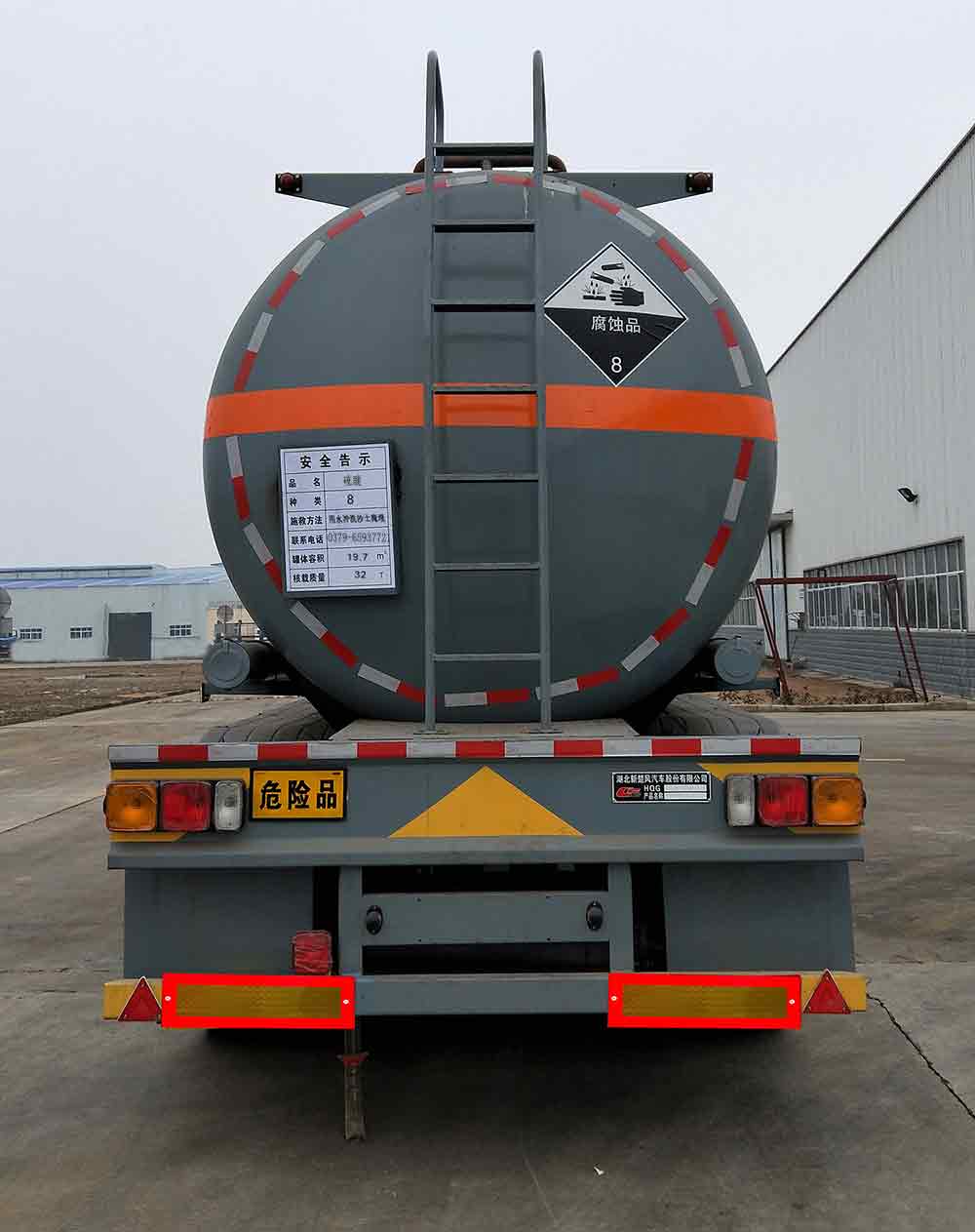 楚风牌325吨102米3轴腐蚀性物品罐式运输半挂车hqg9403gfwg