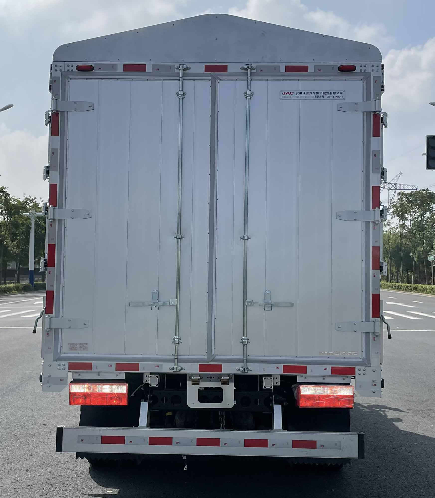 货箱底板到仓栅顶部高度(mm)为1750,1800,1850,1900,2000,2200;2.