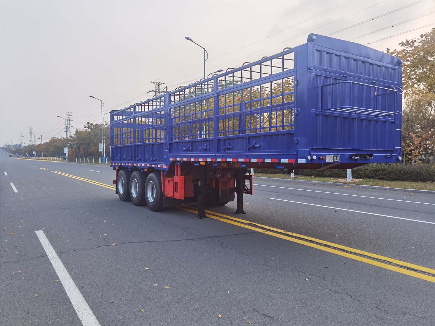 工尹正安牌xza9400ccye仓栅式运输半挂车