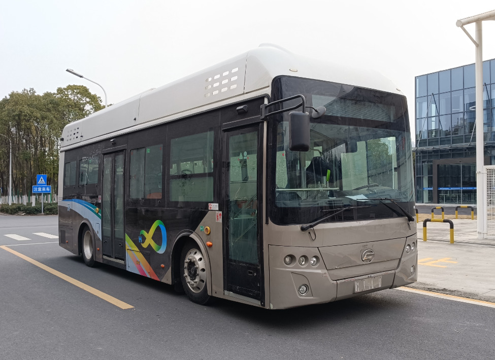 美锦飞驰牌8.6米15-24座燃料电池城市客车(QMJ6860FCEVGB)