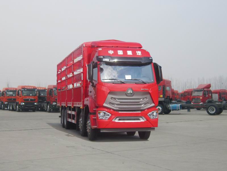豪沃牌ZZ5317CCQV466JF1畜禽運輸車