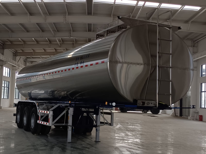 程力威牌10.6米32.2吨3轴鲜奶运输半挂车(CLW9403GNYXN)