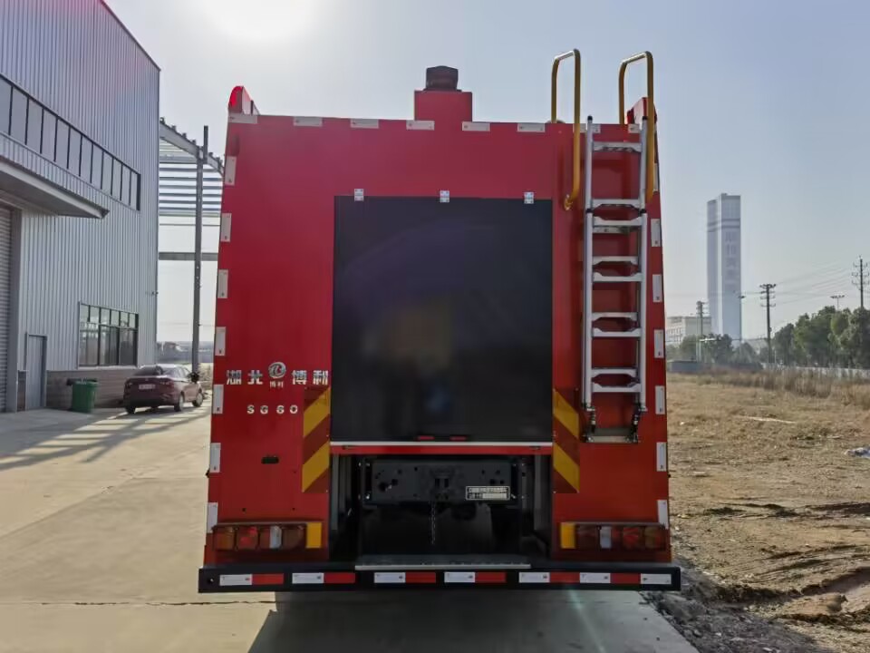 水罐消防车图片
