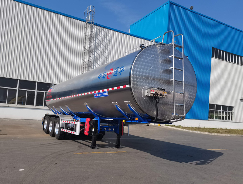 通华牌10.4米33吨3轴液态食品运输半挂车(THT9406GYSG)
