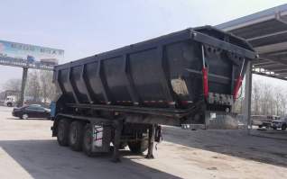中郓畅达牌9.5米32.5吨3轴散装粮食运输半挂车(XSQ9407ZLS)