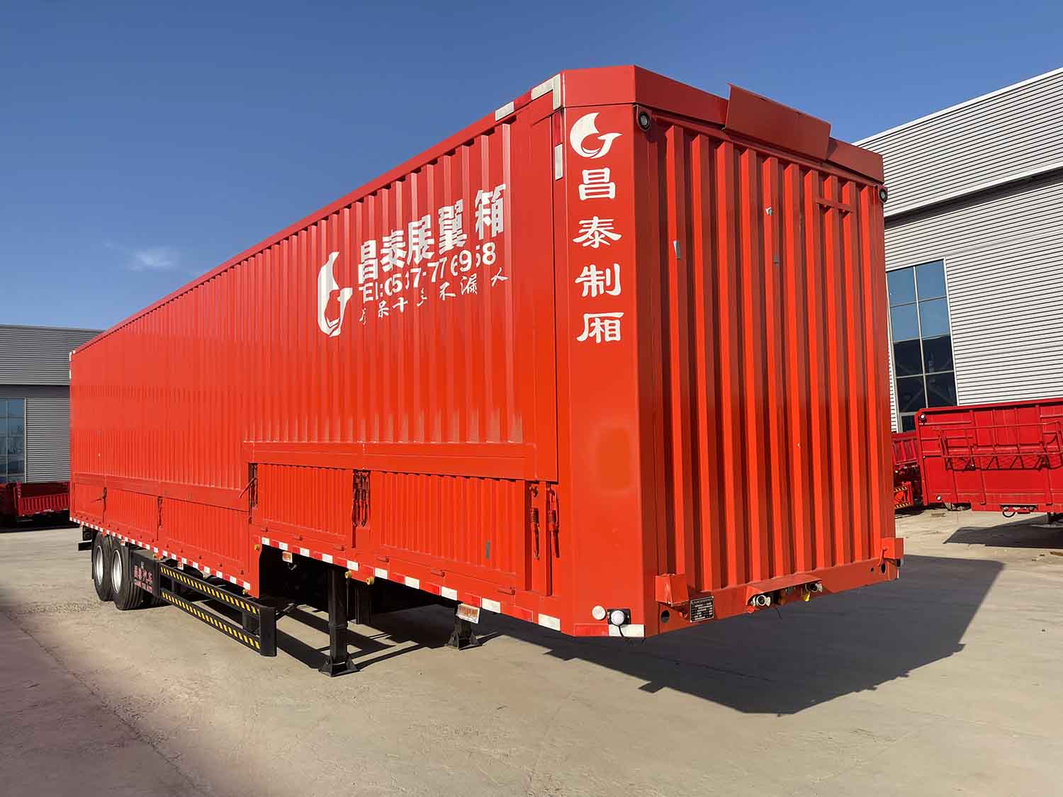 昌泰牌282吨138米2轴翼开启厢式半挂车lct9350xyke