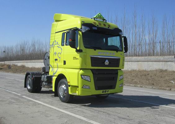 汕德卡牌zz4186v421hf1lw危险品牵引车