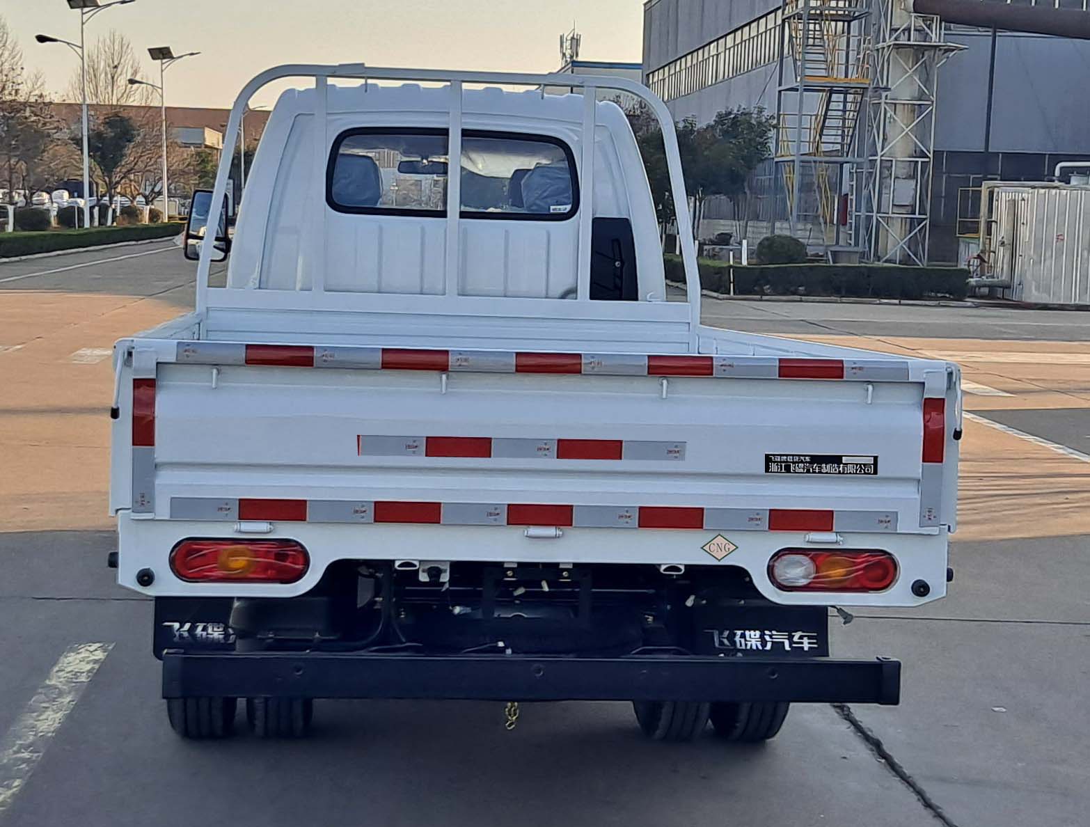 飞碟轻型栏板货车图片